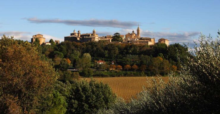 Corinaldo: 2-Hour Evening Sightseeing Walking Tour & Drink - Booking Options and Availability