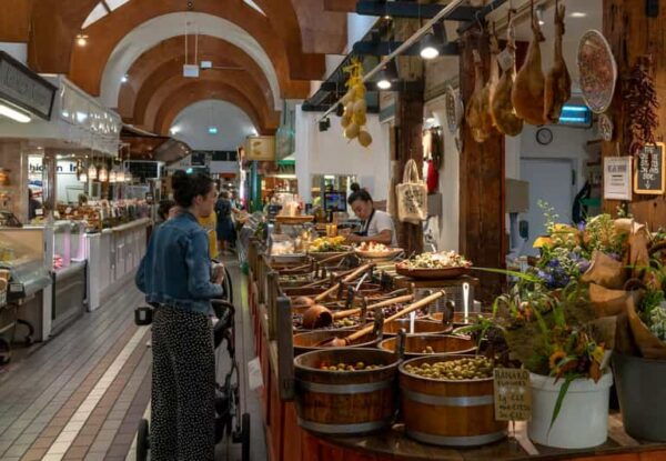 Corks Flavorful Footsteps: A Walking Food Adventure - Blending History and Flavor for Unforgettable Experiences