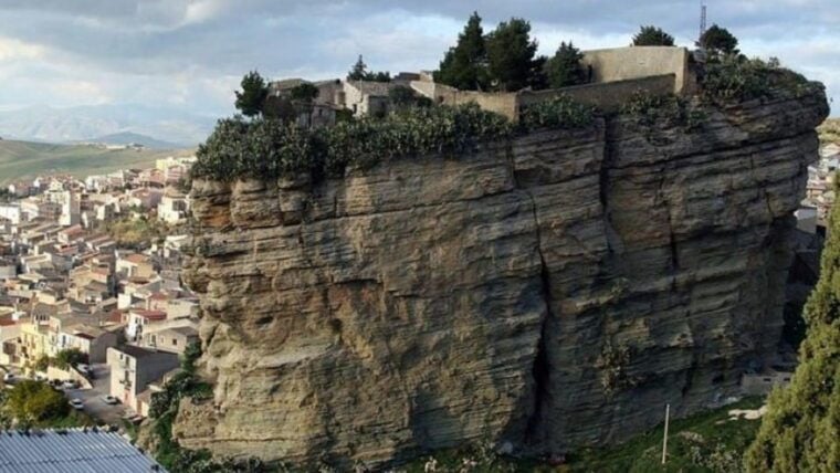 Corleone and Bosco Ficuzza: Between Nature and the Godfather - Cultural Experiences in Sicilian Traditions