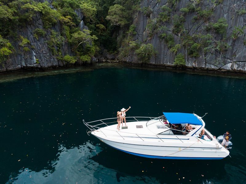 Coron Island Hopping Yacht Tour - Kayangan Lake and the stops that define the day