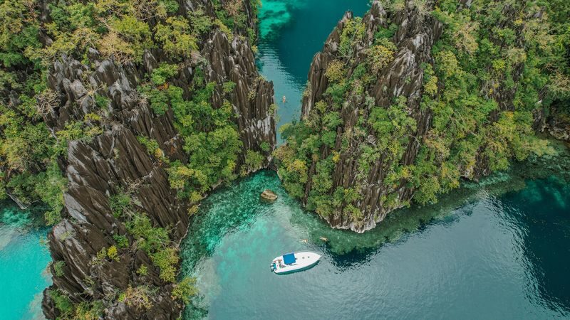 Coron Island Hopping Yacht Tour - Who should book this Coron yacht tour?