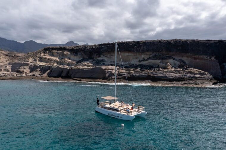 Costa Adeje: Catamaran Tour, Snorkelling, Snacks & Drinks - On-board Refreshments and Hospitality
