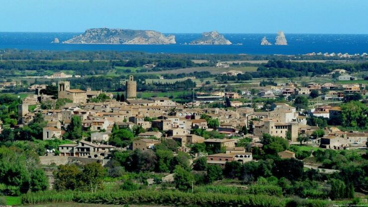 Costa Brava: Private Tour of Empuries and Boat Ride - Experience Highlights