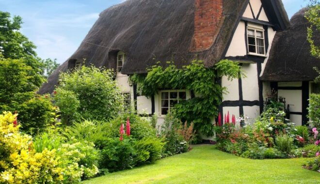 Cotswolds: Full-Day Private Walking Tour With Local Guide - Logistics and Considerations