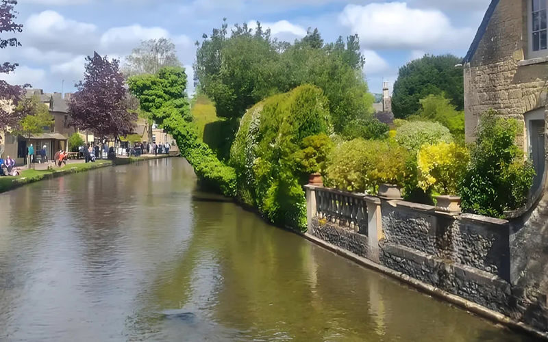 Cotswolds Full-Day Small Group Villages Exploration - The other stops: variety, with a question mark