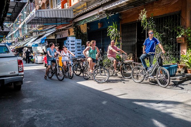 Countryside Bangkok and a Local Floating Market Tour by Bicycle Including Lunch - Enjoying a Freshly Prepared Thai Lunch
