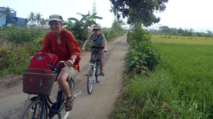 Countryside Bike Ride to Golong Village and Lingsar Temple - Experience Highlights