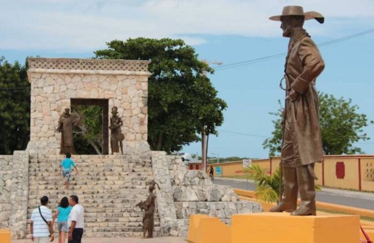 Cozumel Historical Walking Tour With Lunch - Tour Features and Accessibility