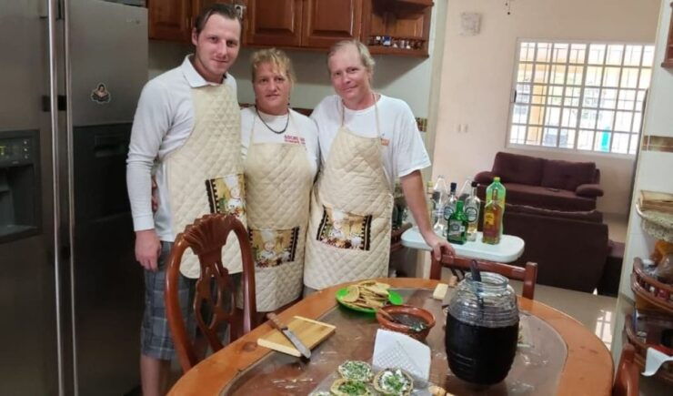Cozumel: Private Cooking Class in a Family Kitchen - Language Options