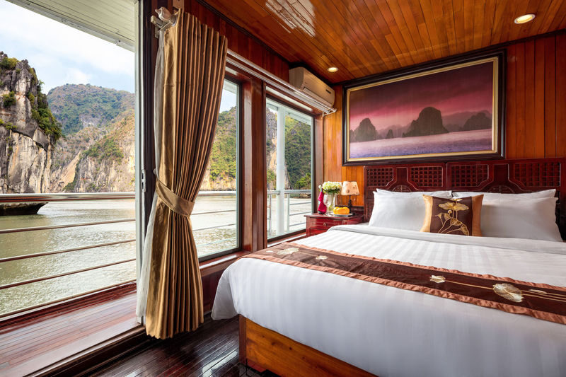 Cozy Bay Classic 2D1N Cruise: Ha Long Bay, Sung Sot, Ti Top - Leaving Tuan Chau for the limestone islands