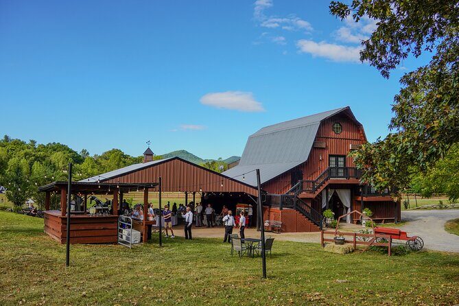 Cozy Farm Experience with Wagon Wheels and Acoustic Meal - An In-Depth Look at the Cozy Farm Experience