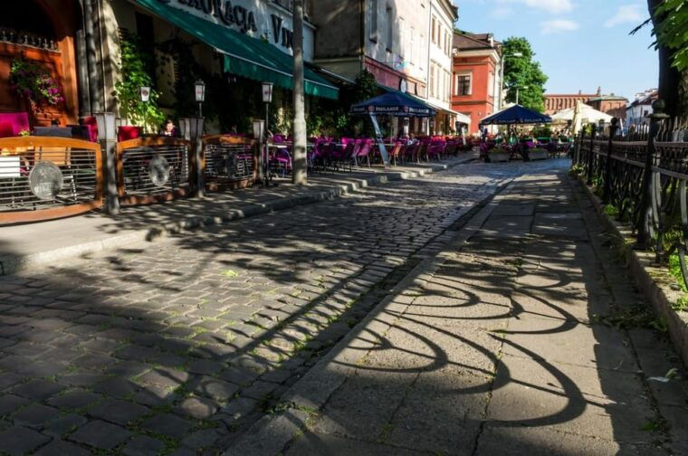 Cracow: Private City Highlights Sightseeing Car Tour - FAQ