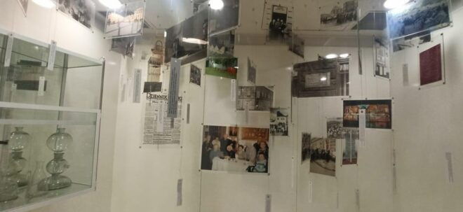 Cracow: Visit in Italian Apteka Pod Orlem - Booking Information