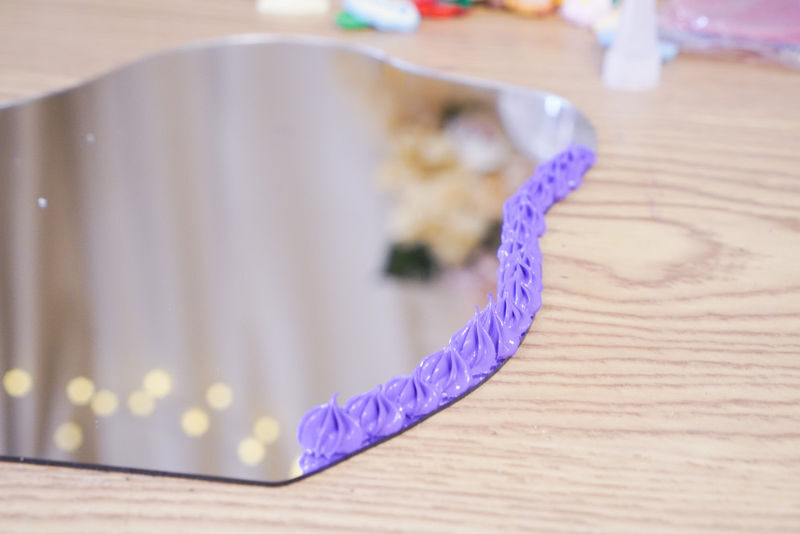 Cream Glue Workshop - What happens when you sit down to decorate