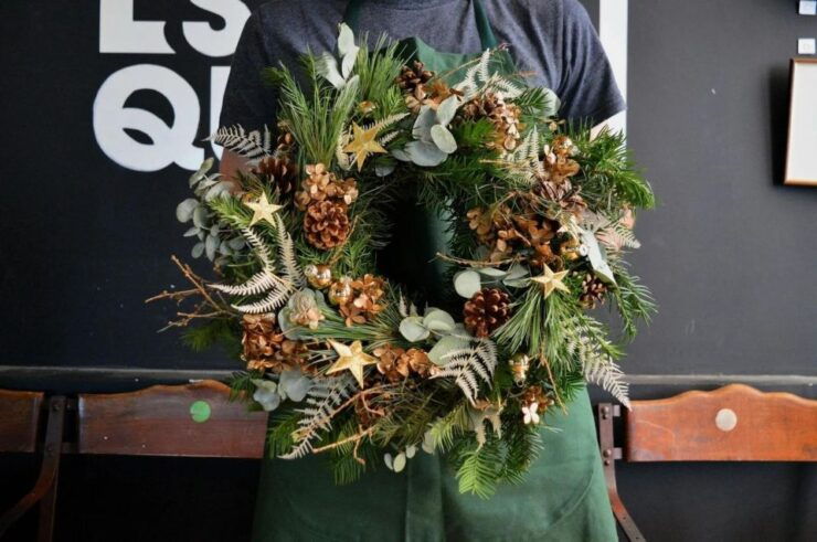 Create Your Dried Flower Wreath Workshop In Paris - Instructor and Language Options