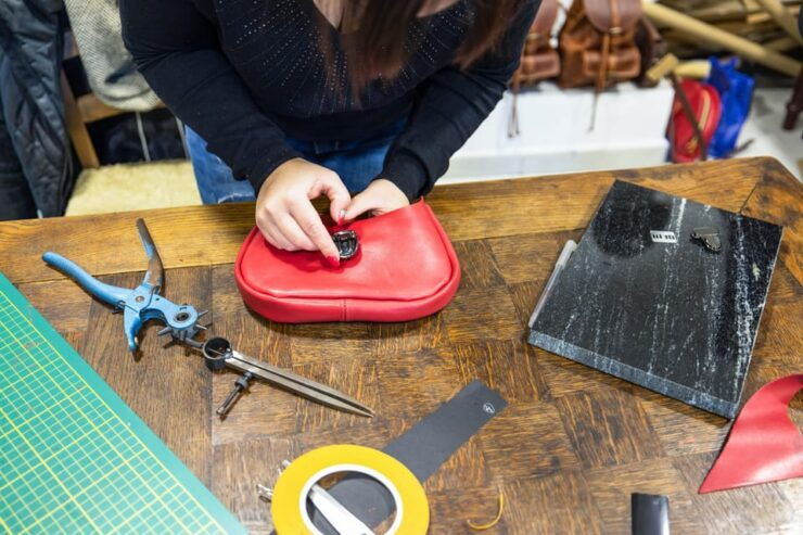 Create Your Own Leather Bag in Luberon Area! - Booking Information