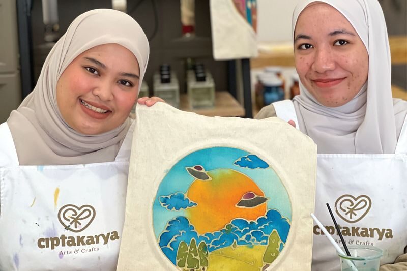 Creative Batik Tote Bag & Scented Candle Workshop by Cipta Karya - Who will enjoy this craft stop most