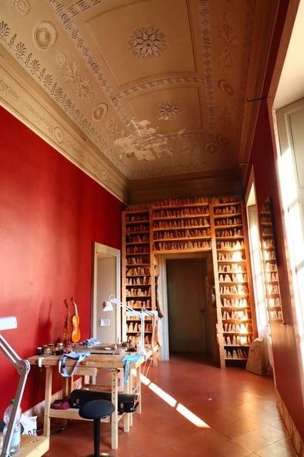 Cremona: Visit the Violinmaker School - The Secret of Strad - The History of Violin Making