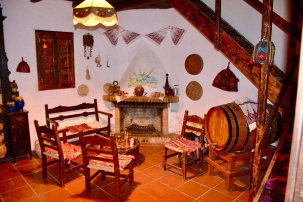 Crete: Traditional Cretan Night: Live Show and Dinner - Cultural Immersion