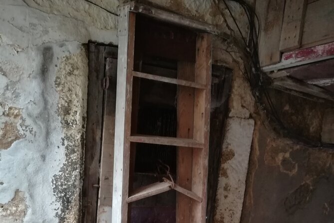 Crimes & Mysteries - Engaging Tour Guides