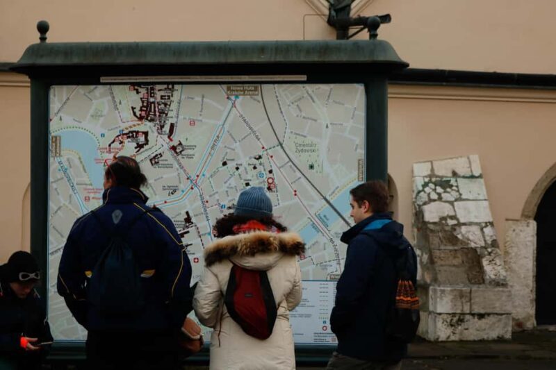 Criminal Kazimierz: In the Footsteps of the Krakow's Vampire - Discover the Hidden Darkness of Kazimierz: A Tour Through Krakóws Criminal Past