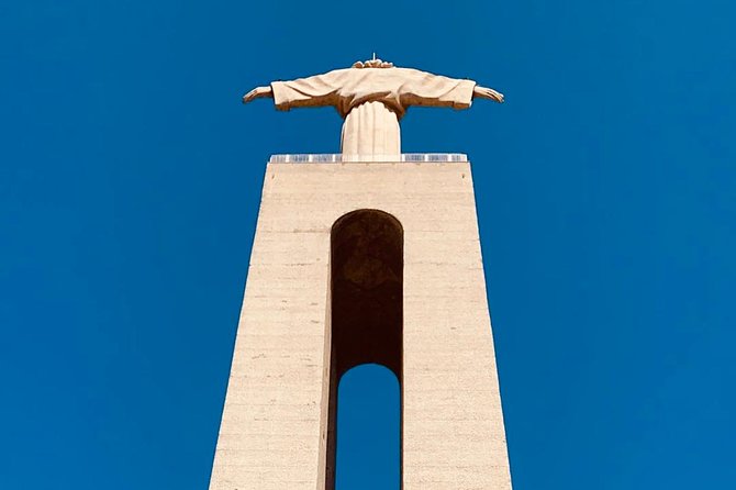 Cristo Rei Tuk-Tuk and River Cruise (2:45h) - Highlights of the Tour