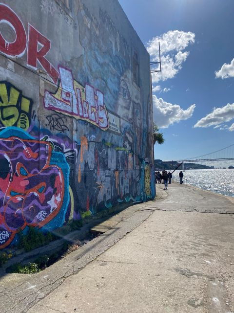 Cristo Rei: Walking Tour & Lisbon Other Side -Splendid Spots - Tour Description