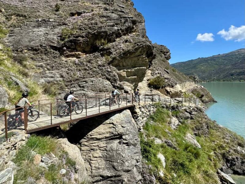 Cromwell: Lake Dunstan Boat & eBike Tour with Winery Lunch - The Scenic Lake Dunstan Boat Cruise