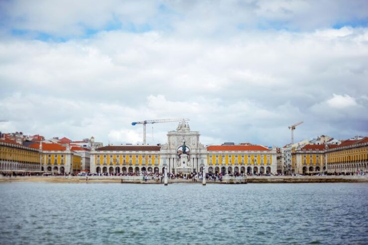 Cruise in Rio Tejo: Panoramic Views to Belém Free Drinks - Activity Details