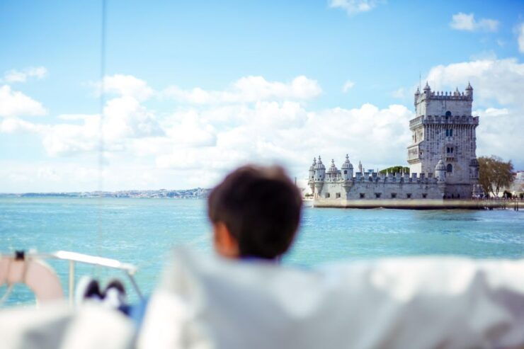 Cruise in Rio Tejo: Panoramic Views to Belém Free Drinks - Experience
