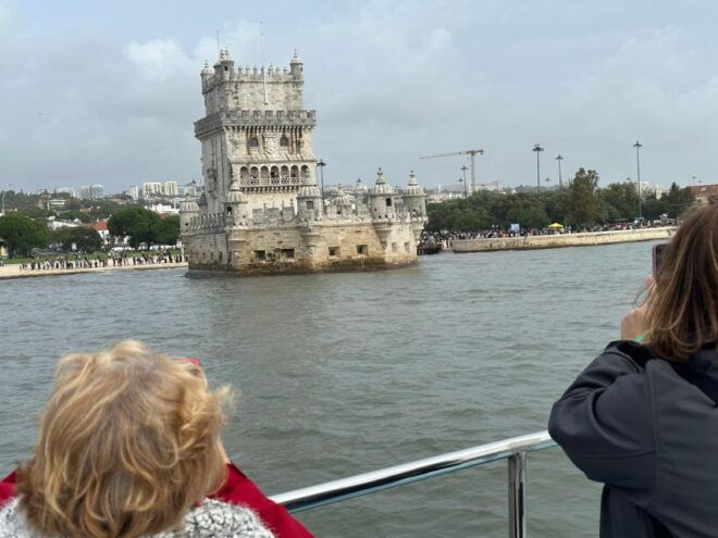 Cruise in Rio Tejo: Panoramic Views to Belém Free Drinks - Inclusions