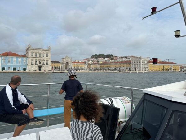 Cruise in Rio Tejo: Panoramic Views to Belém Free Drinks - Meeting Point and Instructions
