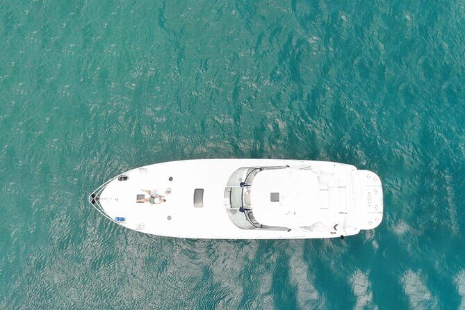 Cruise in style on our 60-foot yacht in Cancun for 20 people - FAQ