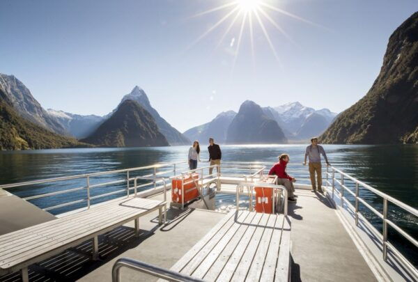 Cruise & Kayak Milford Sound - Selecting Participants, Dates, and Language