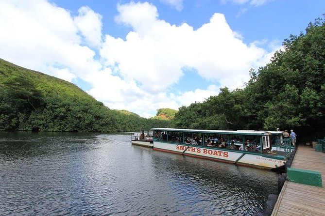 Cruise Ship Excursion: Kauai – Wailua River Cruise & Fern Grotto - Local Guide and Transportation