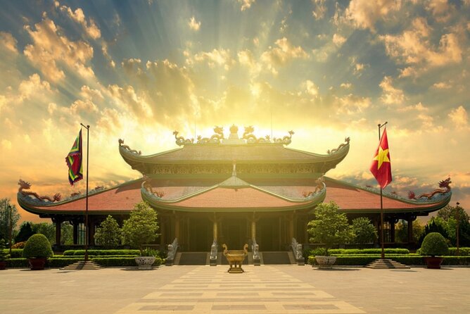 Cu Chi Tunnels and Cao Dai Temple Full-Day Small Group Tour - Visit to Cao Dai Temple