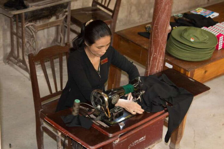 Cu Chi Tunnels Half-Day: Big Group Vietnam War Experience - Tunnel Exploration