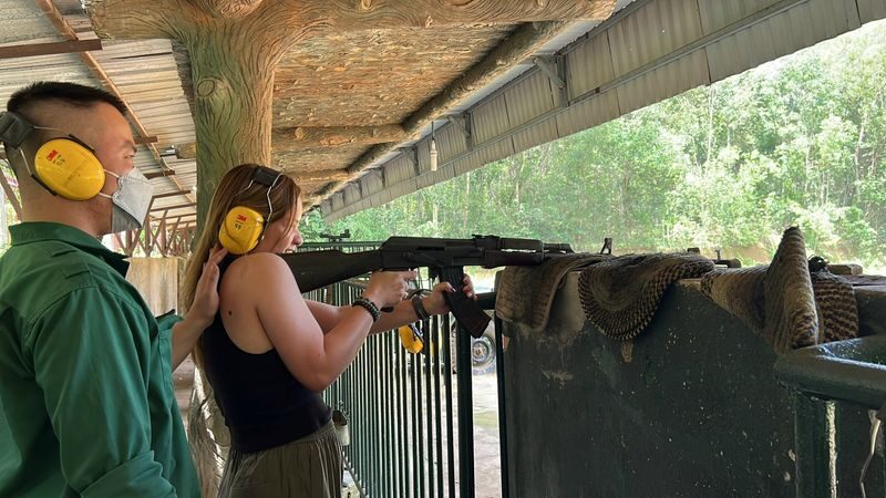 Cu Chi Tunnels & Mekong Delta Tour with Luxury Limousine Options - Mekong Delta: river rides, canals and village tastes