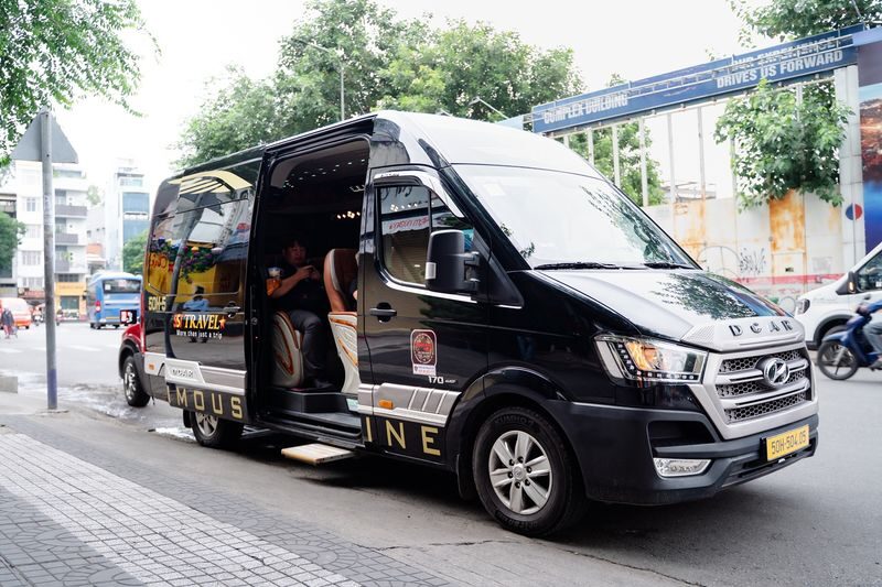 Cu Chi Tunnels & Mekong Delta Tour with Luxury Limousine Options - Choosing between bus, van, limousine and private car