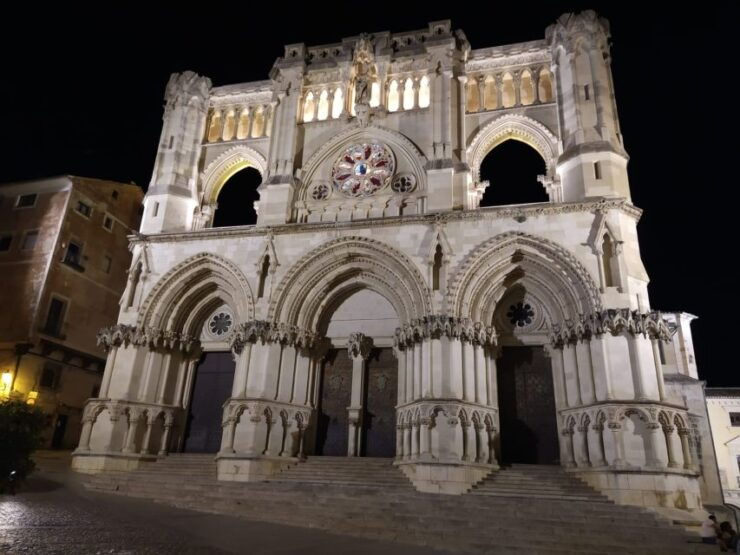 Cuenca: Private Walking Tour of Medieval Cuenca - Tour Description