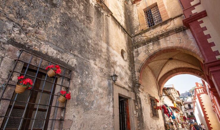 Cuernavaca and Taxco Tour From Mexico City - Tour Duration and Language Options