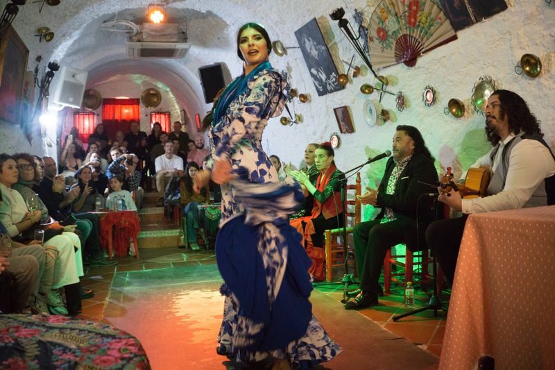 Cuevas Los Tarantos flamenco show in Sacromonte - Find the entrance before showtime