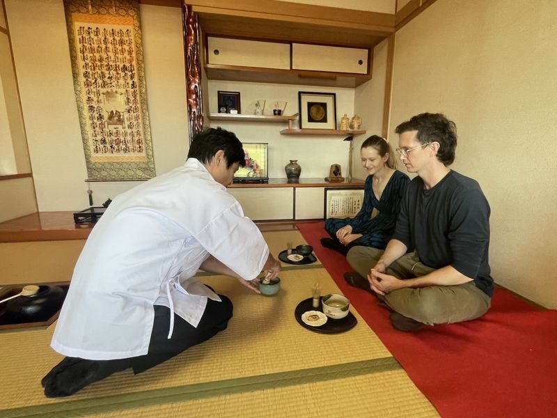 Cultural Cooking Class Featuring Ramen Sushi and Tea Ceremony - A Tea Ceremony in Katsuji’s Home