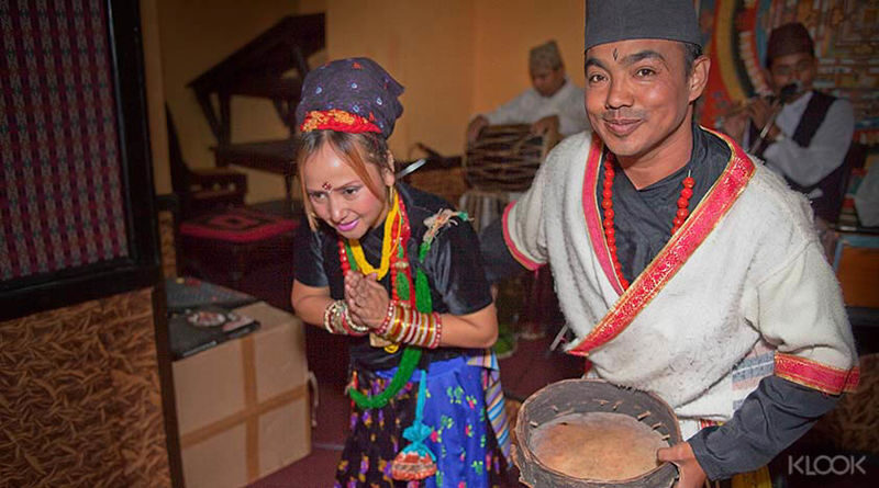 Cultural Dinner Show - Thamel makes the evening easy to fit in