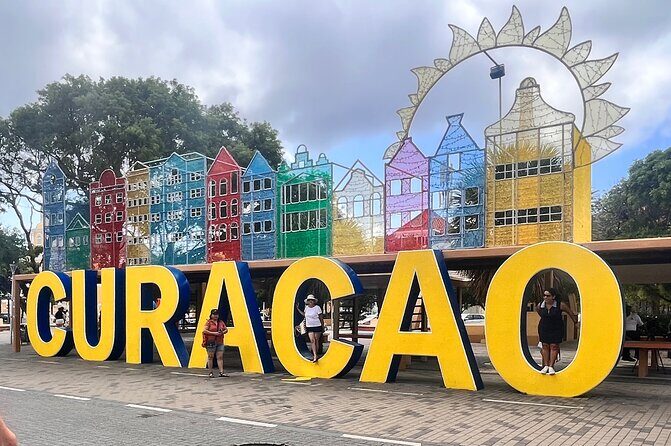 Curaçao Cityscape, Discover her Secret - The Sum Up