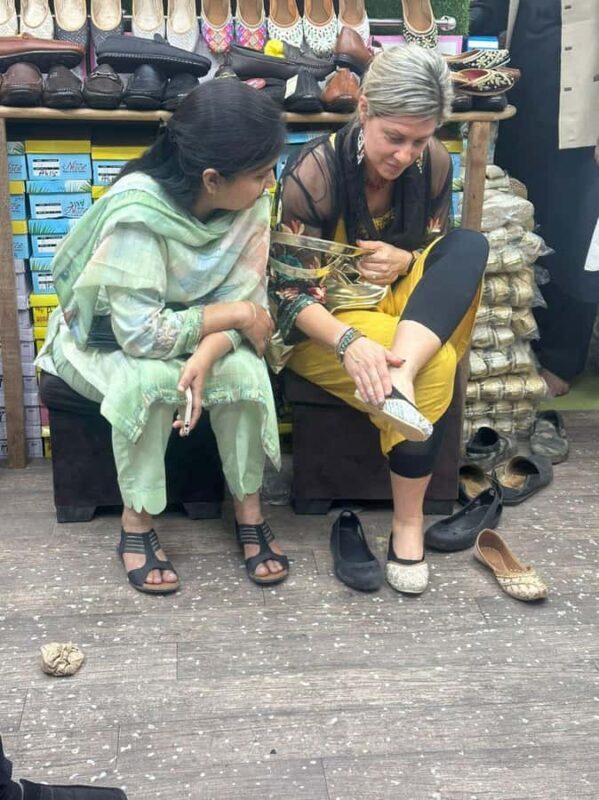 Curated Home Décor & Souvenir Shopping Tour (Women-Led) - Who Should Consider This Tour?