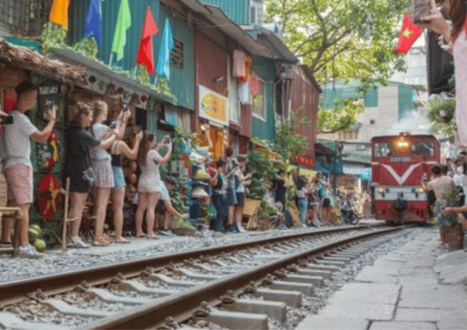 Curious About Vietnam: Food and Train Street - Local Guide Experience
