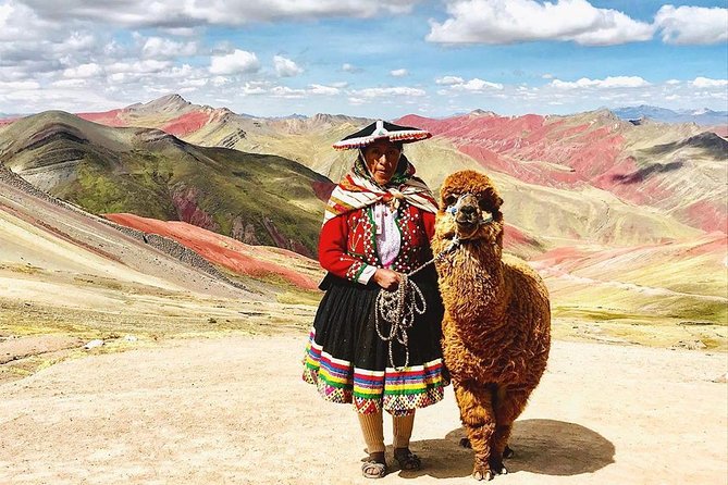 Cusco: Full Day Trekking in Palccoyo Mountain With Lunch - Exploring Palccoyo Mountains Natural Beauty