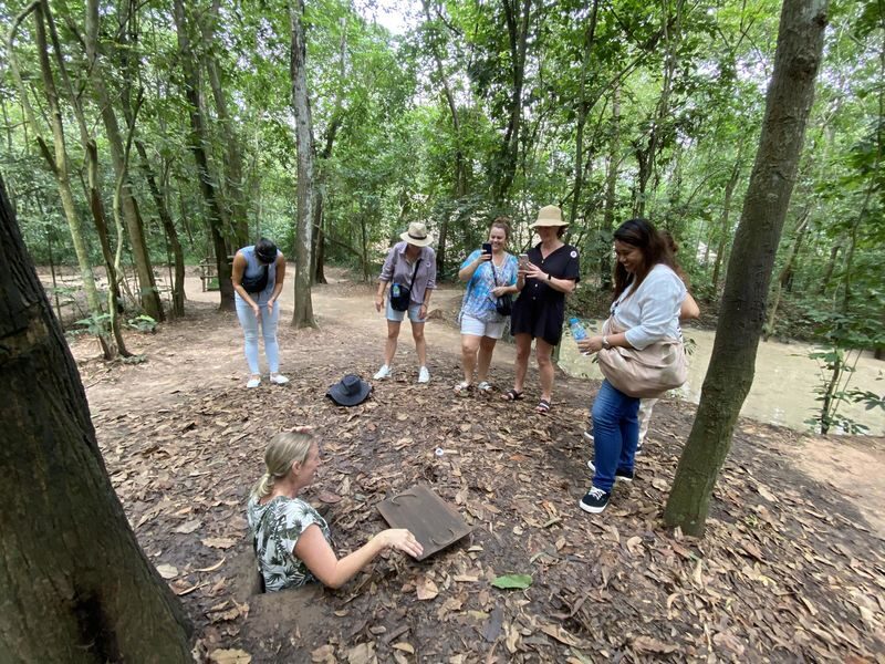 Custom Private Tour: Cu Chi Tunnels & Ho Chi Minh City Highlights with Vietnamese/Chinese/English-Speaking Driver - Cu Chi Tunnels, then the city