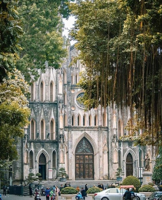 Custom Private Tour: Ha Noi Full-Day Tour with Vietnamese/English Speaking Driver - Hotel Pickup and the Value of a Private Car